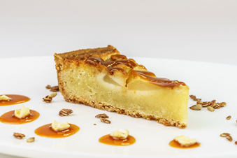 Peer & caramel frangipane
