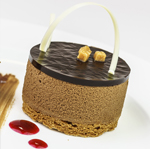 Pure chocolade mousse met gezouten caramel cilinder